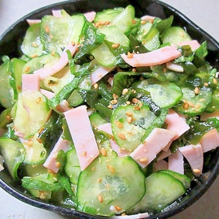 色どりが綺麗な胡瓜の酢の物